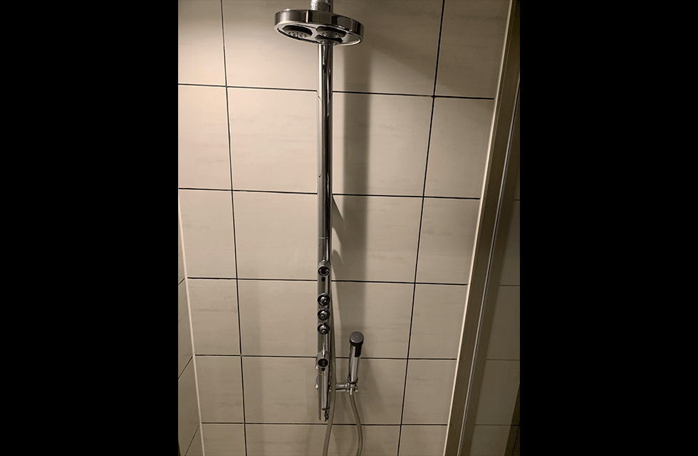 ボディシャワー